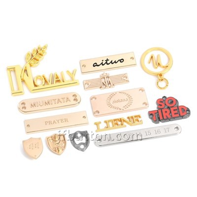 Personalizirane metalne oznake za odjeću